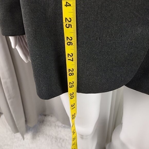Casual Corner Woman's Dark Gray Lined Blazer. Size 10 - Picture 6 of 12